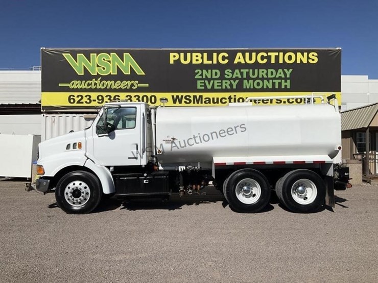 2004-sterling-l9500-image-1