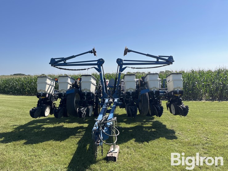 2015-kinze-3200-image-2