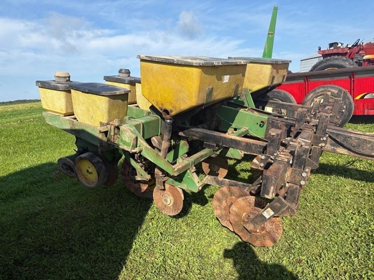 john-deere-4-row-corn-planter-image-5