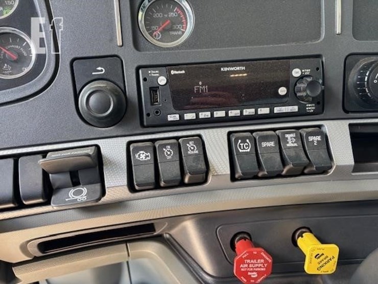 2022-kenworth-t880-image-17