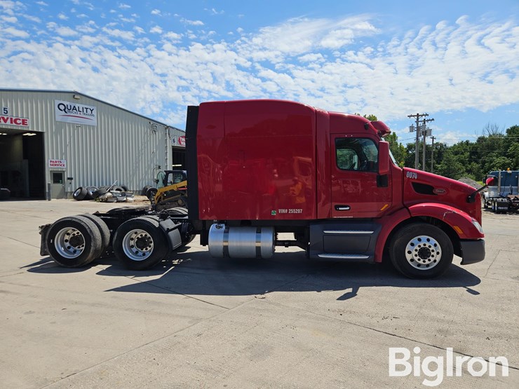 2015-peterbilt-579-image-4