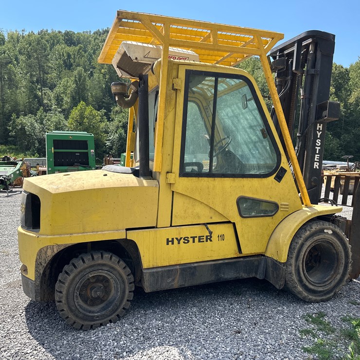 #126 • Hyster 110 Forklift (inoperable)