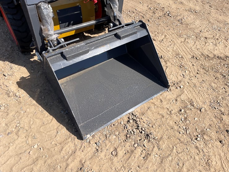 #9456-•-unused-2025-cfg-skid-steer-loader-image-9
