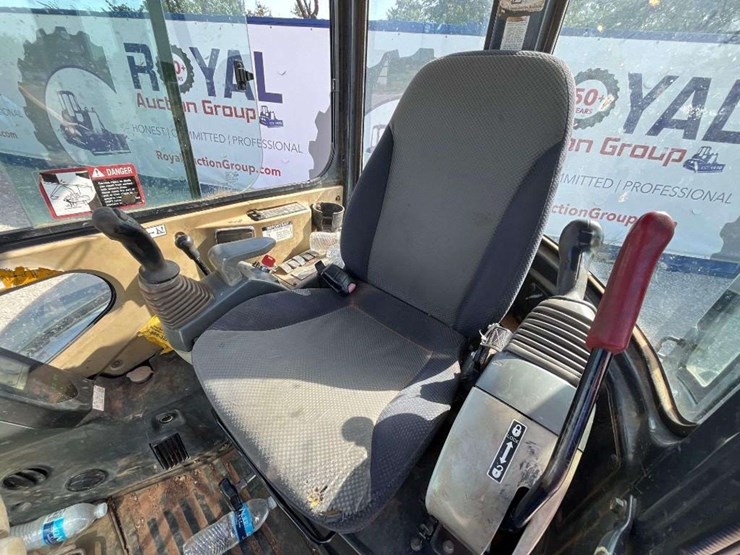 2013-deere-35d-image-19