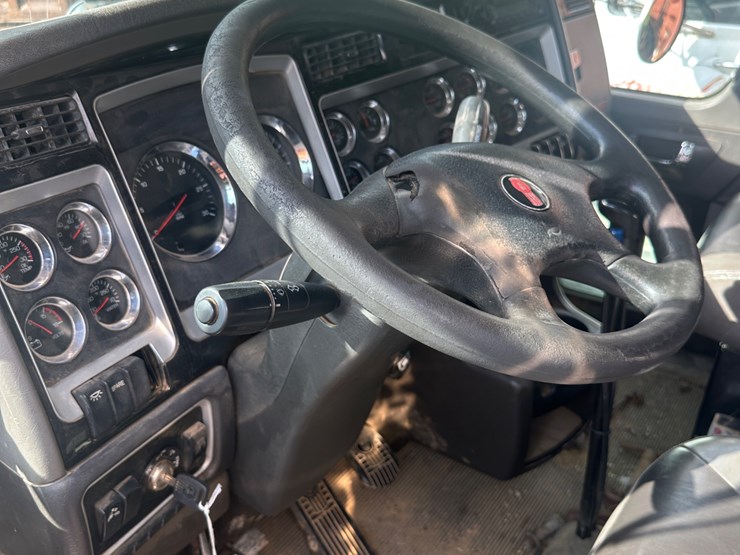 2009-kenworth-t800-image-9