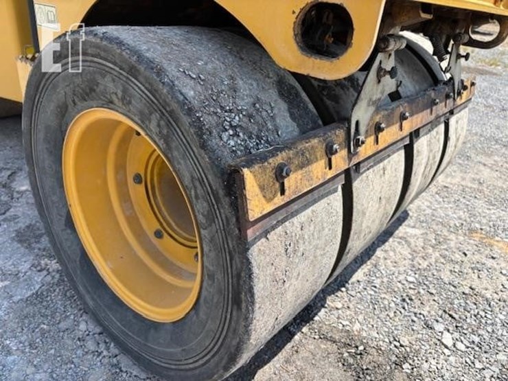 2019-caterpillar-cc24b-image-7