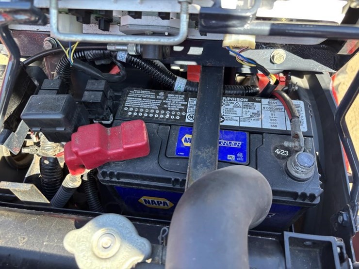 2017-massey-ferguson-gc1710-image-41