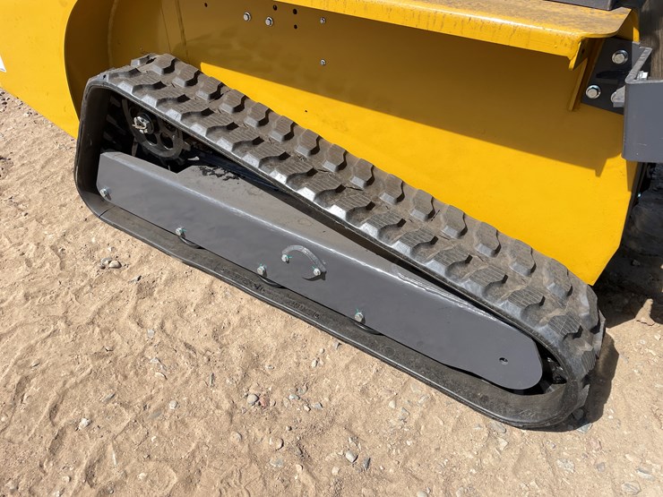 #9457-•-unused-2025-cfg-skid-steer-loader-image-20