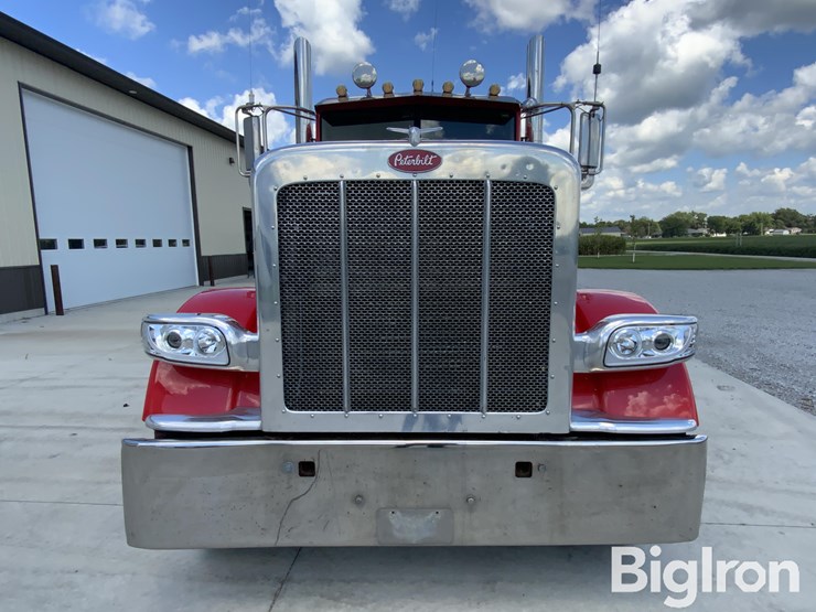 2009-peterbilt-389-image-2