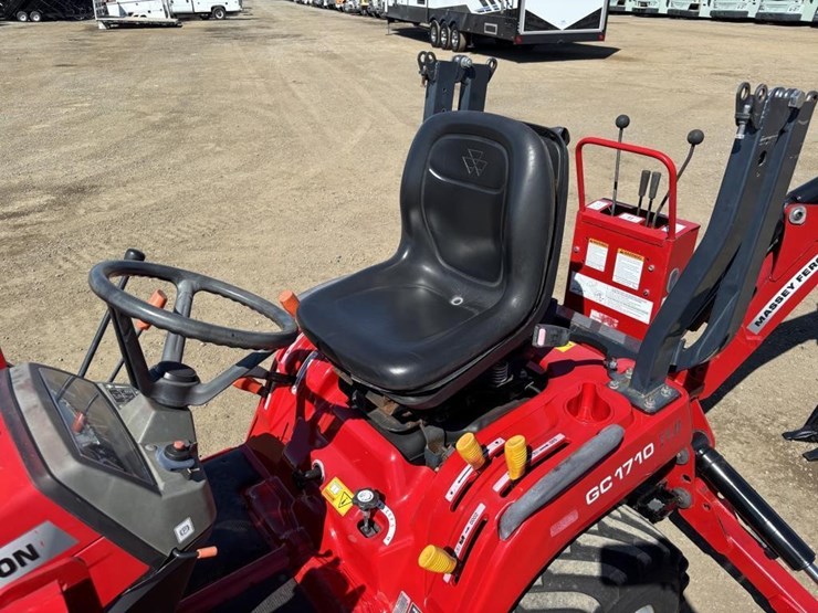 2017-massey-ferguson-gc1710-image-27