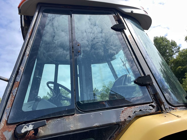 new-holland-u80-image-36