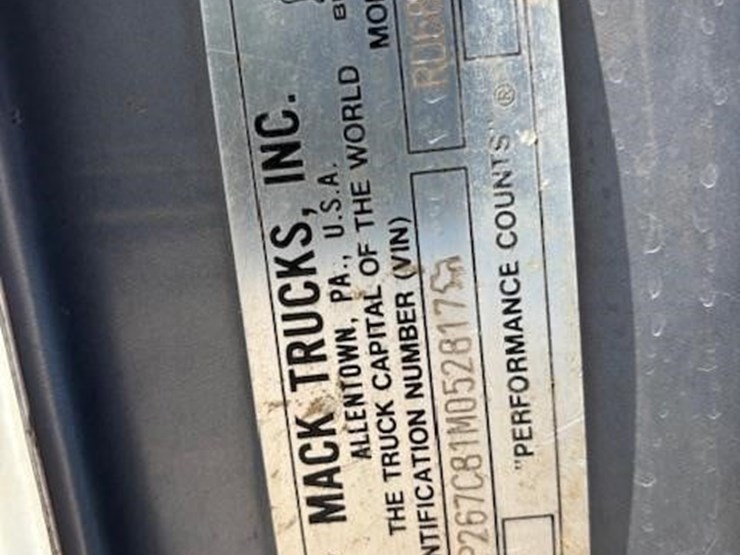 2001-mack-rd688s-image-26