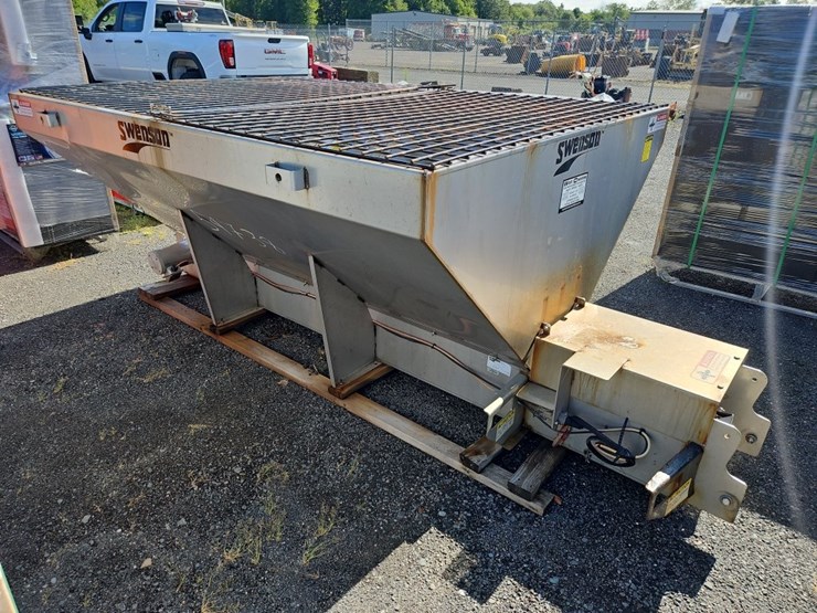 swenson-8'-stainless-steel-sand/salt-spreader-image-2