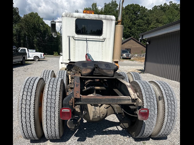 1989-peterbilt-379-image-2