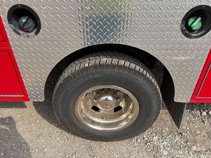 2017-chevrolet-silverado-3500hd-image-30