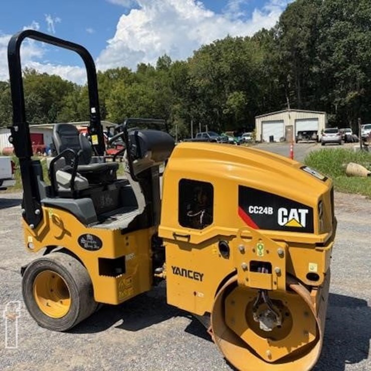 2019 CATERPILLAR CC24B