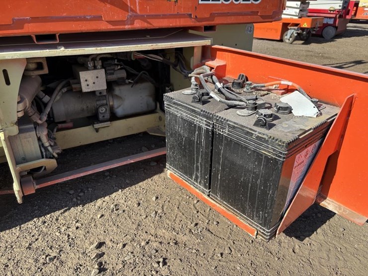 jlg-1230es-image-8