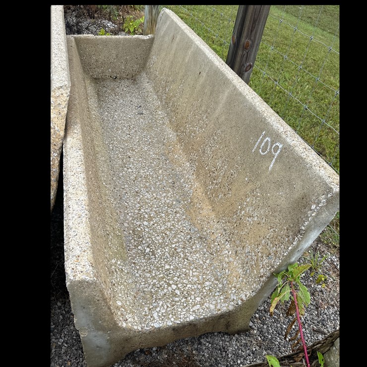 #109 • 8ft Concrete J Bunks