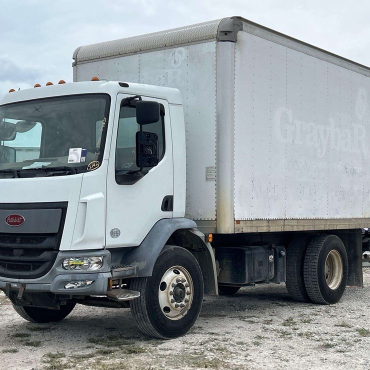 2017 PETERBILT 220