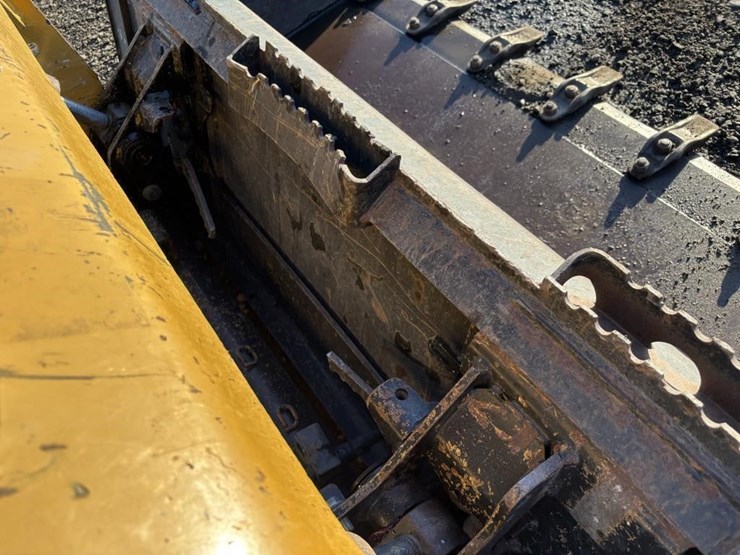 2021-caterpillar-249d3-image-11