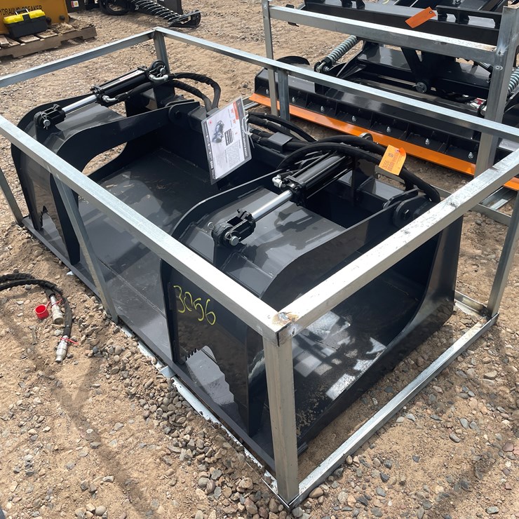#3056 • Unused 2025 Wolverine Skid Steer Grapple Bucket Attachment
