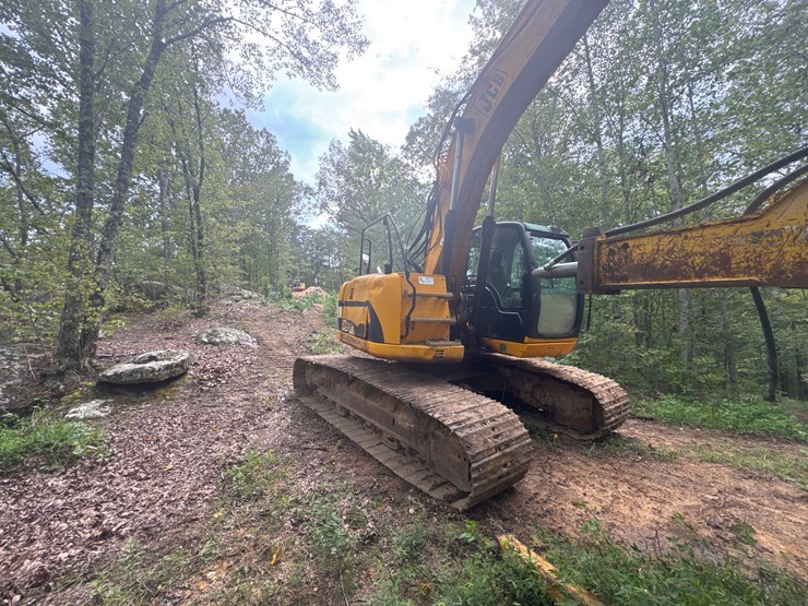 #36-•-jcb-235-excavator-image-3