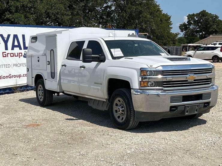 2017-chevrolet-silverado-3500-image-2