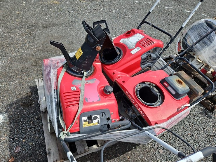 quantity-of-toro-snow-throwers-image-3