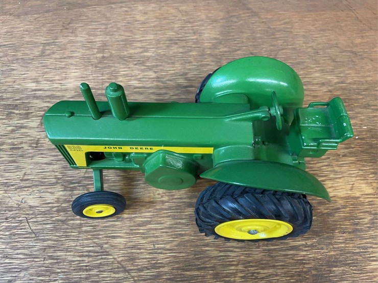 john-deere-830-image-3