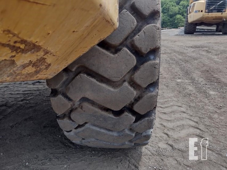 2005-deere-300d-image-16