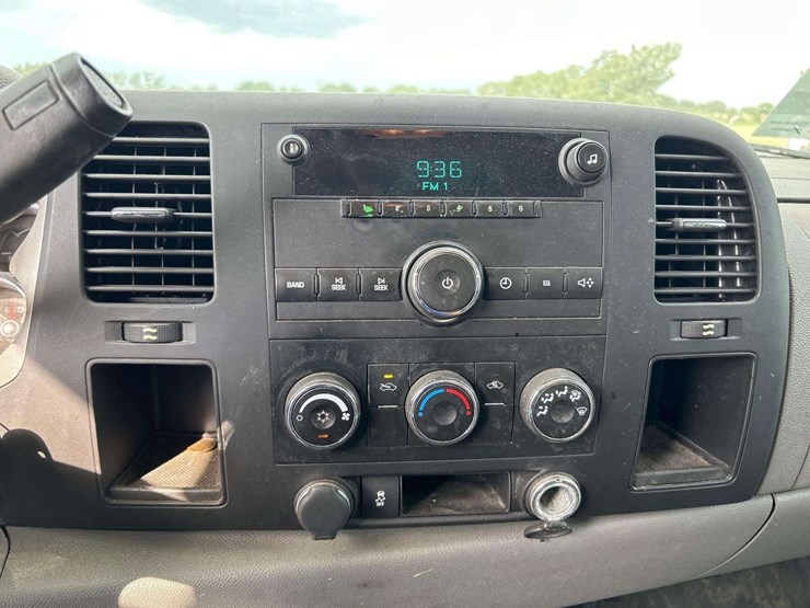2013-chevrolet-silverado-3500hd-image-15