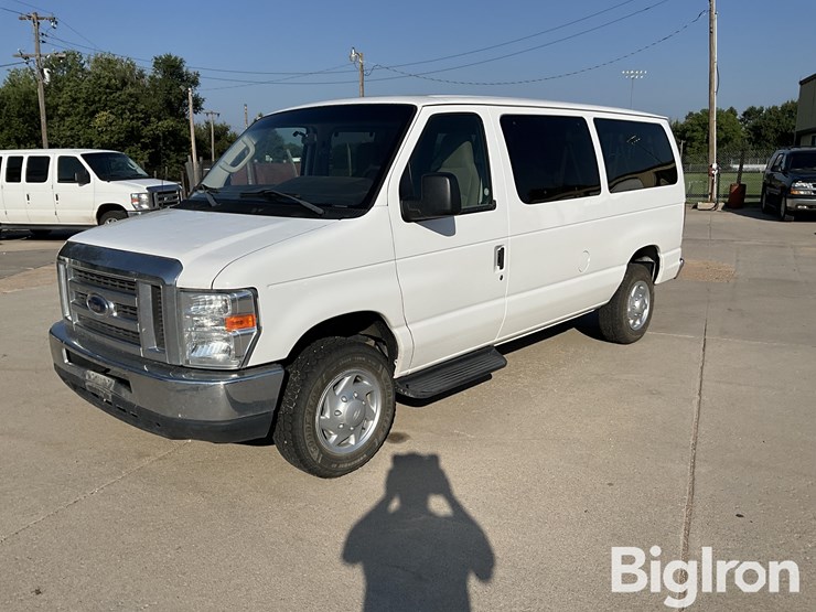 2011-ford-e350-xlt-image-1