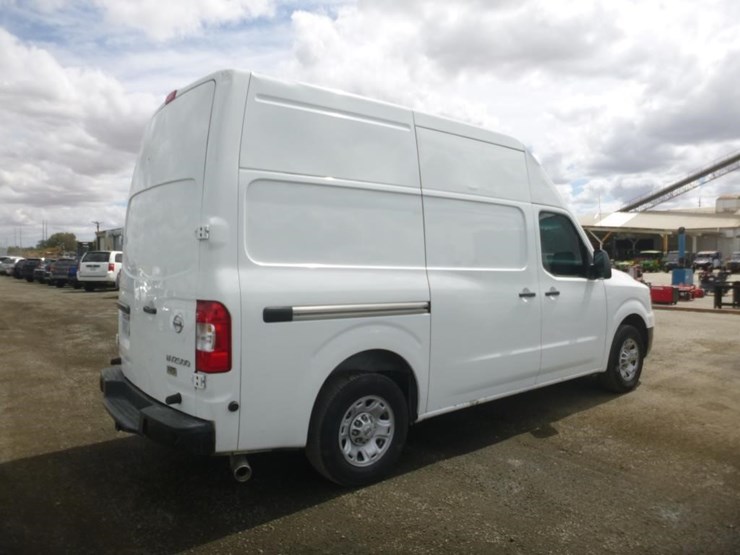 2013-nissan-nv2500-image-3