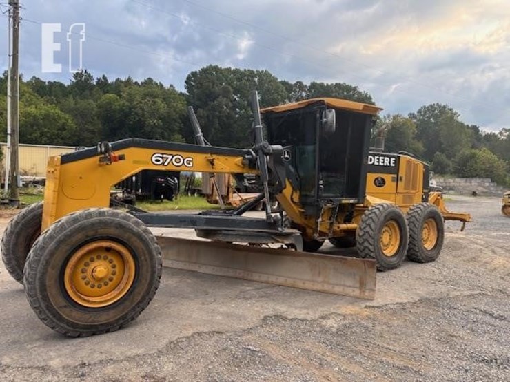 2009-deere-670g-image-1