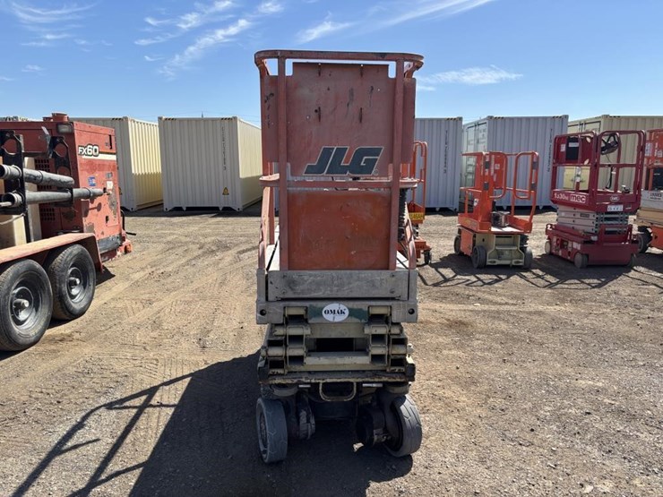 2005-jlg-1930es-image-5