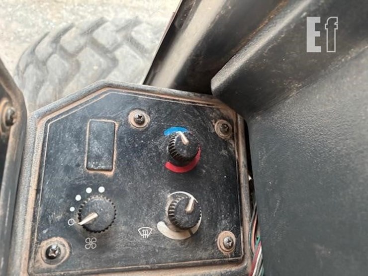 2009-deere-670g-image-37