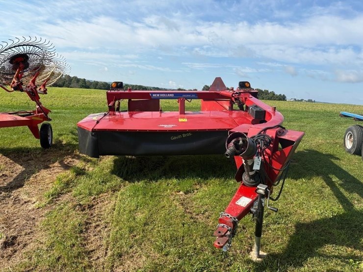2022-new-holland-210-image-2