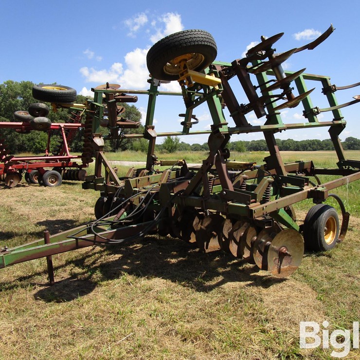 JOHN DEERE 712