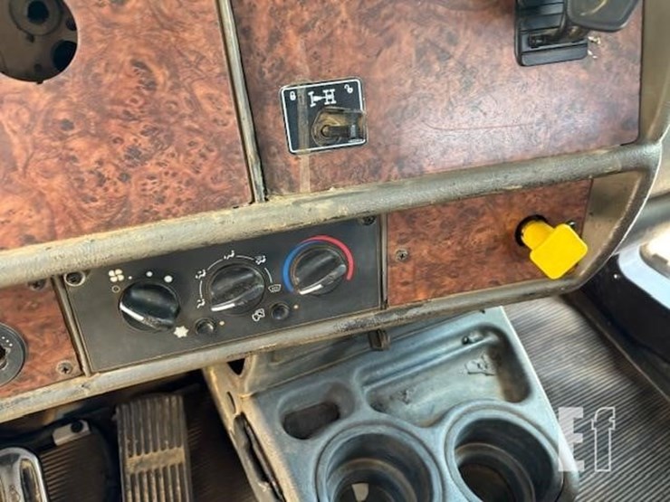 2006-kenworth-t800-image-19