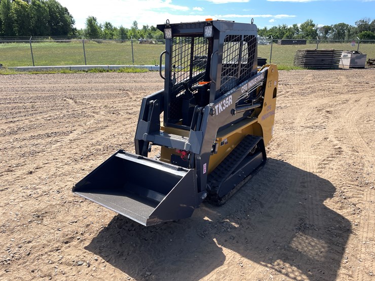 #9457-•-unused-2025-cfg-skid-steer-loader-image-1
