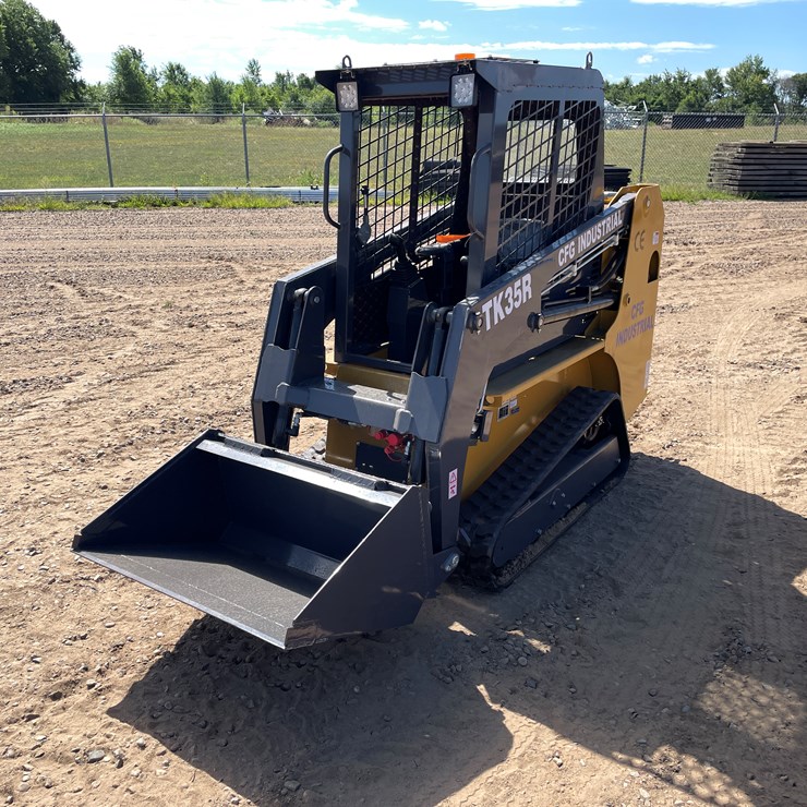 #9457 • Unused 2025 CFG Skid Steer Loader