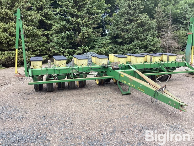 1983-john-deere-7000-image-3