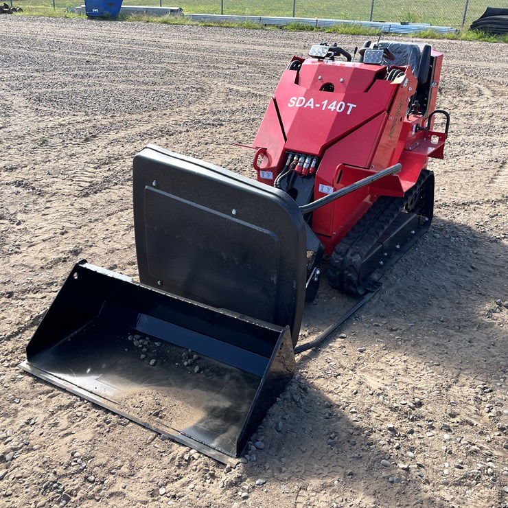 #9472 • Unused 2025 AGT Crawler Loader