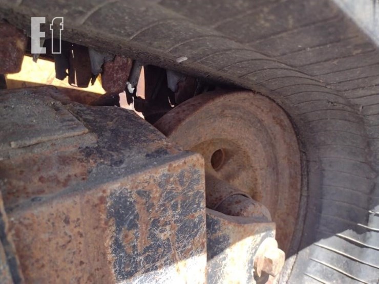 john-deere-329d-image-21