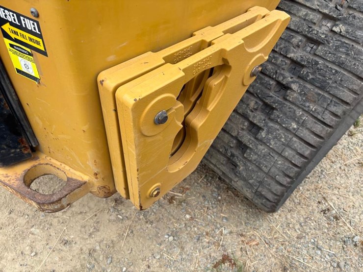 2020-caterpillar-299d3-image-16