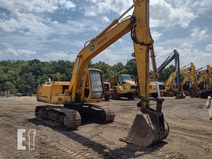 1992-deere-490e-image-45