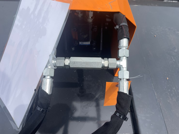 #3031-•-unused-2025-wolverine-skid-steer-brush-cutter-attachment-image-5