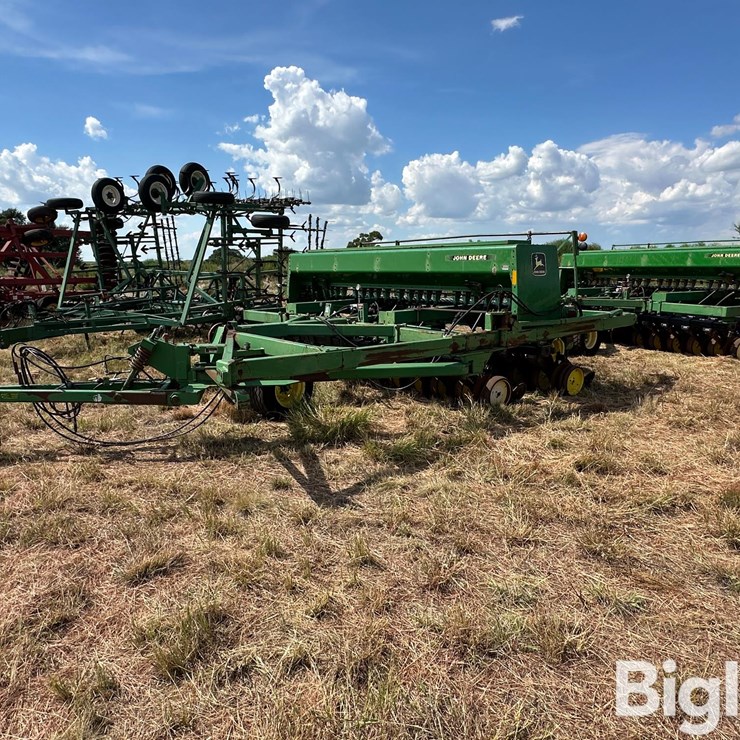 JOHN DEERE 750