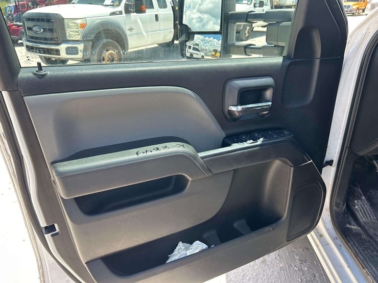 2018-chevrolet-silverado-3500hd-image-13