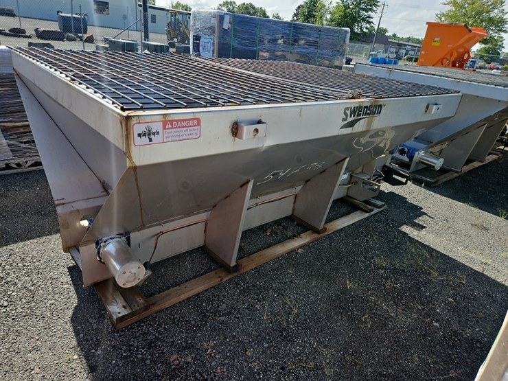 swenson-8'-stainless-steel-sand/salt-spreader-image-3